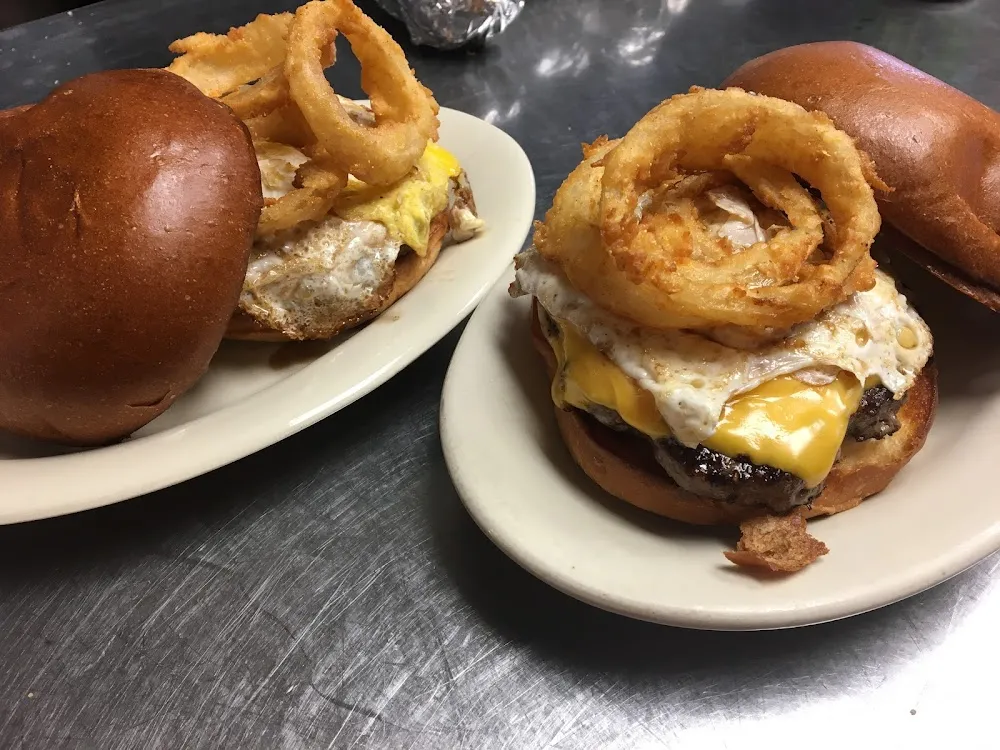 Burger & Homemade Onion Rings